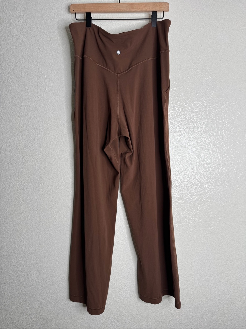 Lululemon Align Wide Leg High-Rise Pant 31"
Roasted Brown size 14 - Picture 4 of 8
